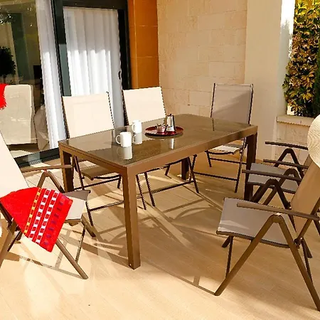 Pepper Street Apartment *