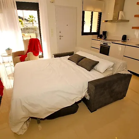 Pepper Street Apartment *